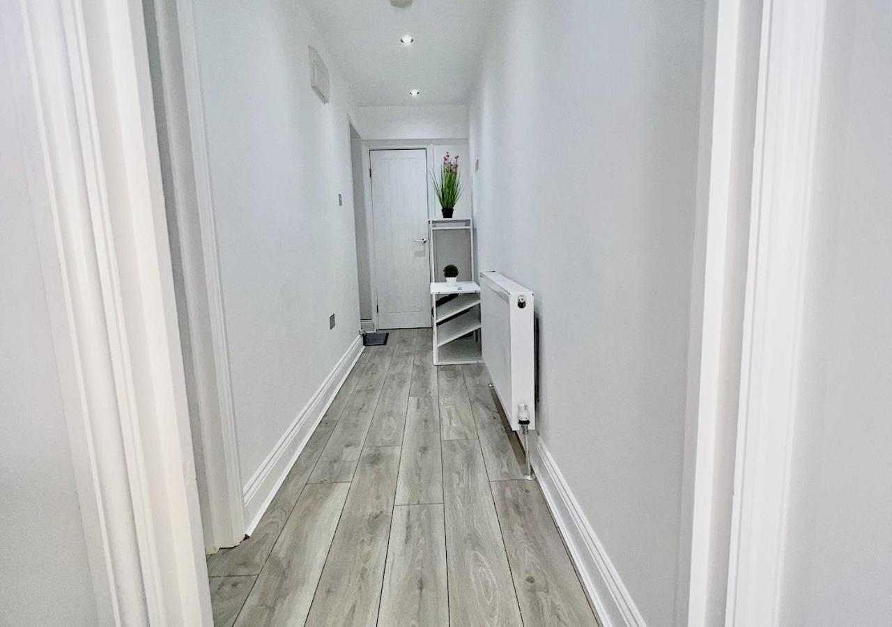 Charming 3-Bed Flat In Shepherds Bush - Sleeps 9 London Bagian luar foto